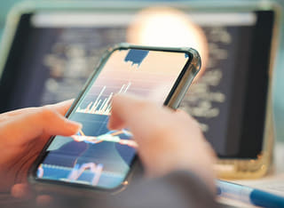 Checking the clear withdrawal and money transfer procedure, an investor